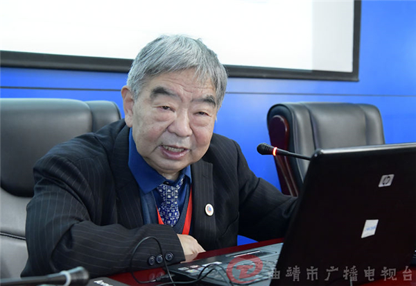 郝小江2.jpg